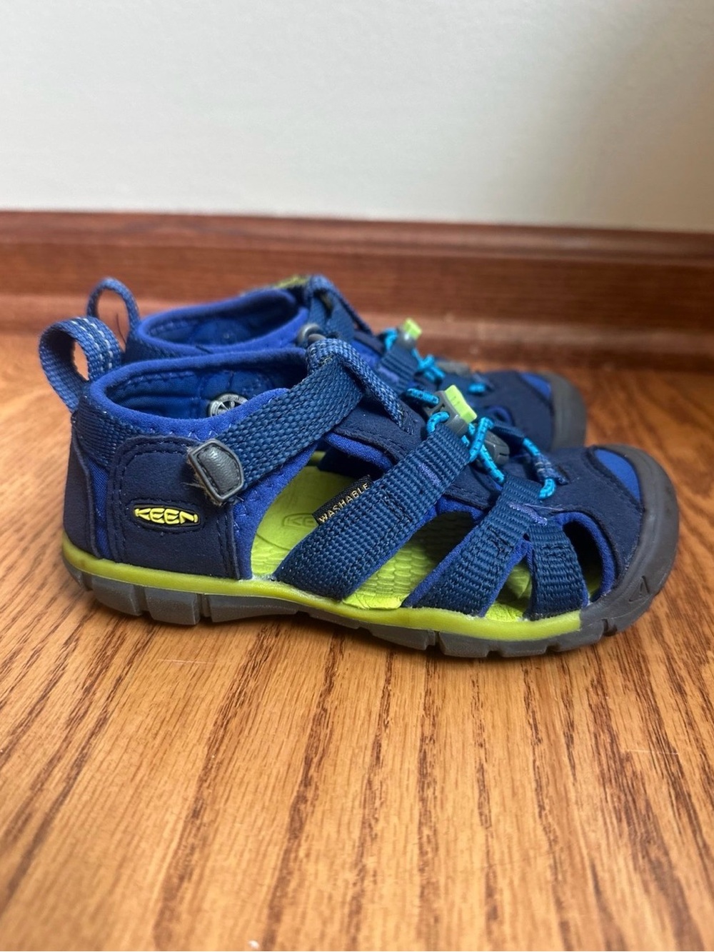 KEEN CNX Seacamp Sandals Boys Size 9 Blue/Green